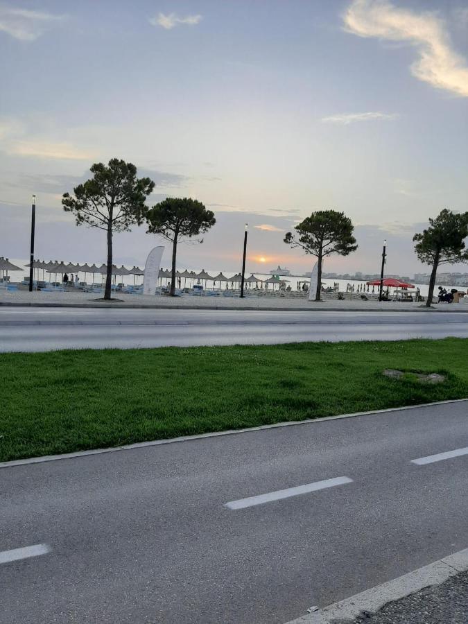 Grazioso Apartamento Arredato A Due Passi Dal Lungomare فلورا المظهر الخارجي الصورة